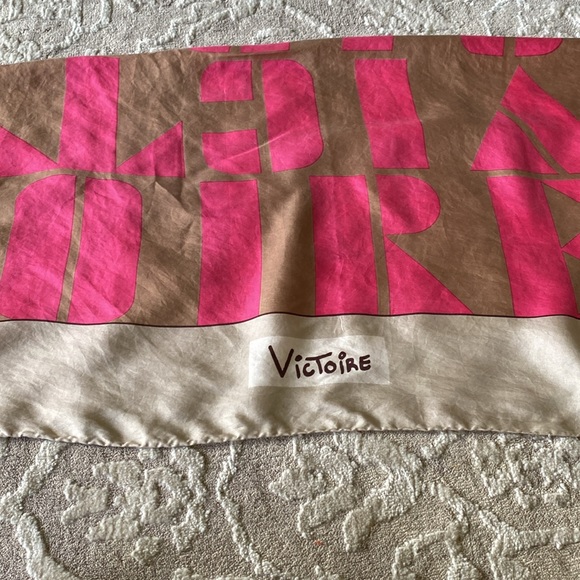 Vintage Victoire Silk Scarf - Picture 4 of 6